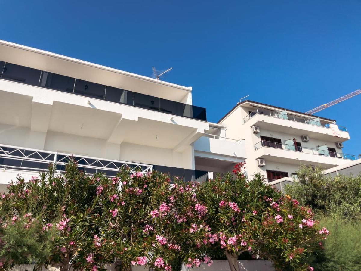Apartments Goro Podstrana Luaran gambar
