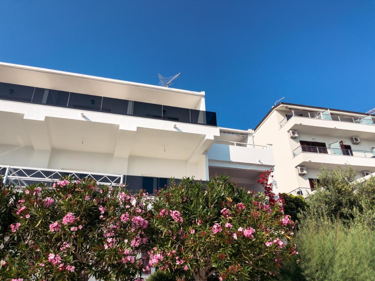 Apartments Goro Podstrana Luaran gambar
